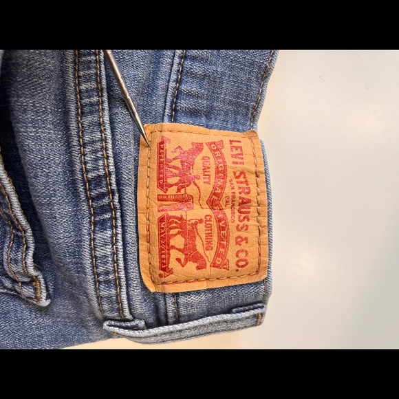 Short Levi Jean shorts! 🩳 - Picture 4 of 4